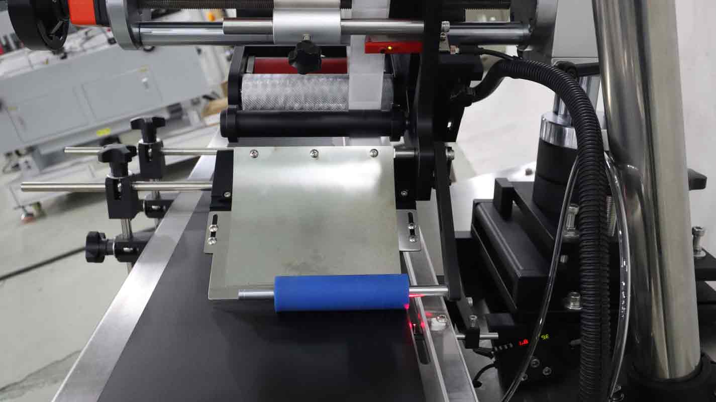 吹貼貼標機,全自動貼標機,全自動貼標機生產廠家